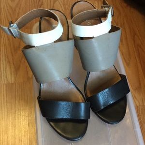 Colorblock heels with wooden heel size 9